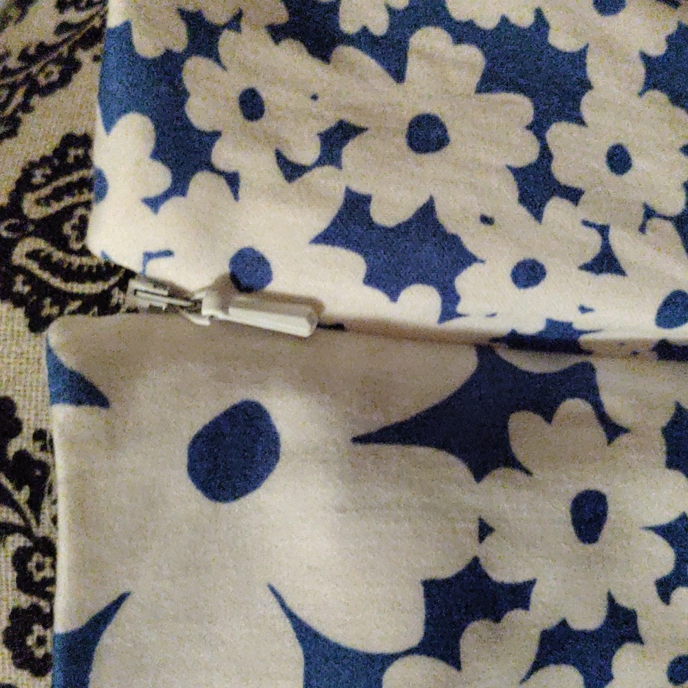 Blue and white floral A-line dress in a size 14 - Picture 9 of 10